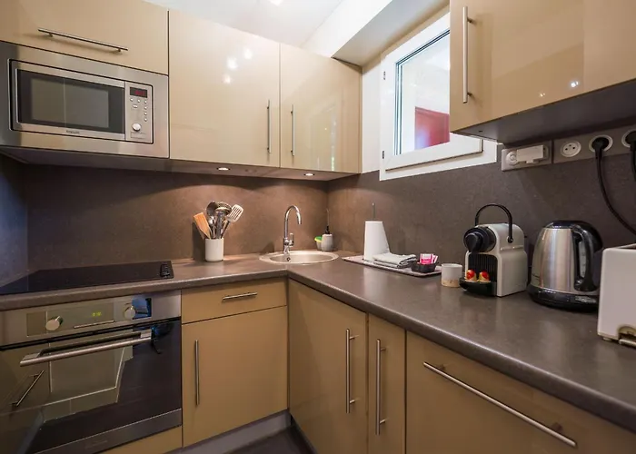 - Avec Terrasse, Vue, Mer, Piscine, Plage, Garage * Cannes