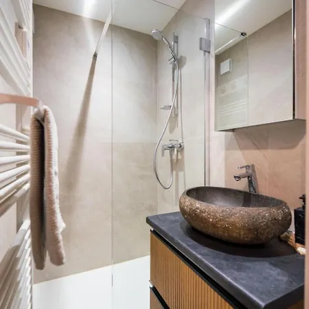 - Avec Terrasse, Vue, Mer, Piscine, Plage, Garage Lägenhet *